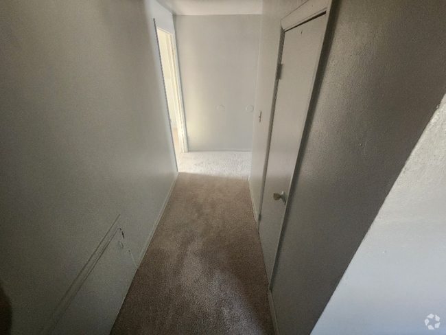 Building Photo - 5514 Granville Ave Rental