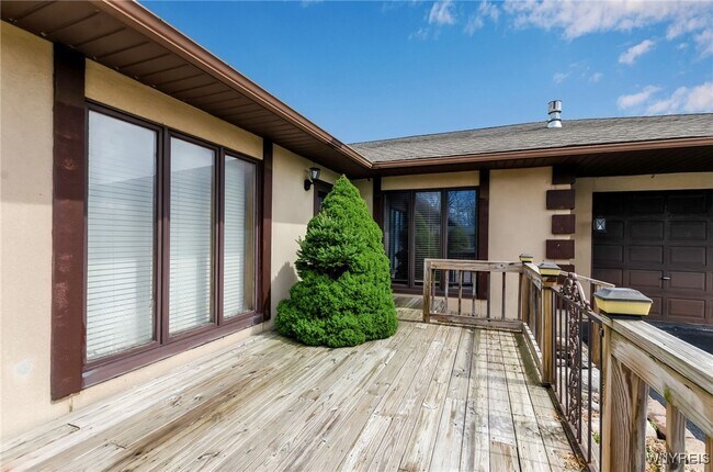 Photo - 9400 Wehrle Dr