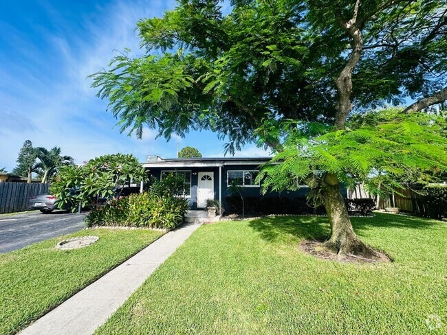 Building Photo - 1020 S 14th Ct Rental