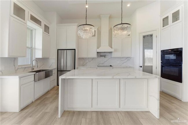 Photo - 607 Alameda St