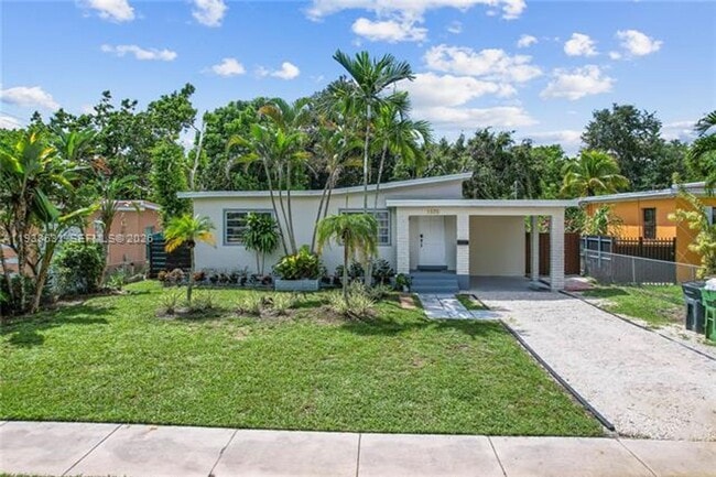 Building Photo - 1370 NE 133rd St