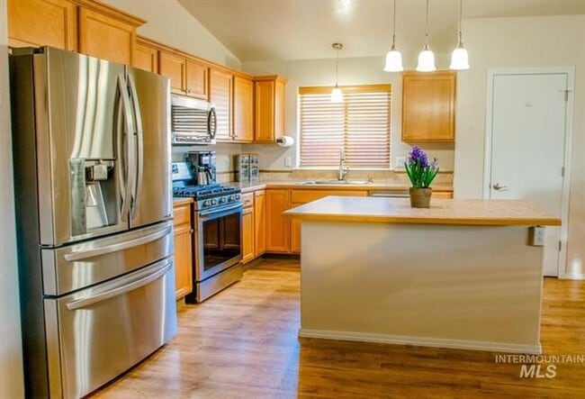 Photo - Beautiful 3 bed 2 bath home in the perfect Boise area just off Five Mile Rd and Lake Hazel Rd