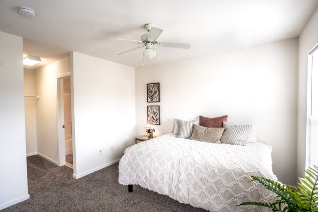 University Suites: Off-Campus Community
