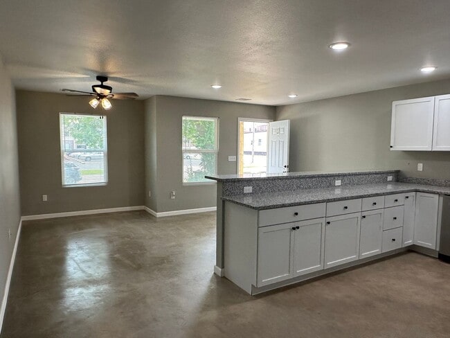 Photo - 120-122 S Pearl Duplex Unidad 120 S Pearl