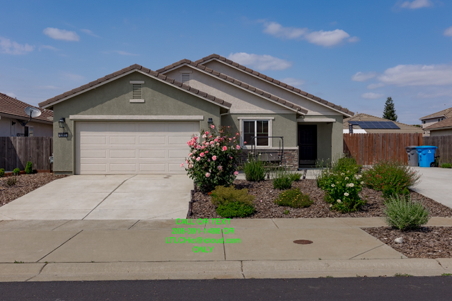 Photo - 1385 Deerwood St