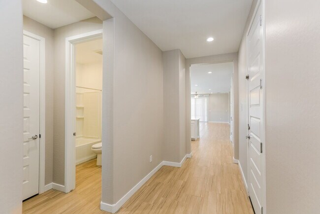 Photo - 1219 E Glass Ln