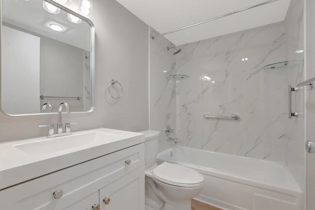 Photo - 296 Fanshaw H