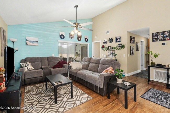 Photo - 1611 Clover Cir
