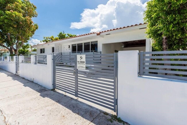 Building Photo - 962 SW 6th Ave Rental