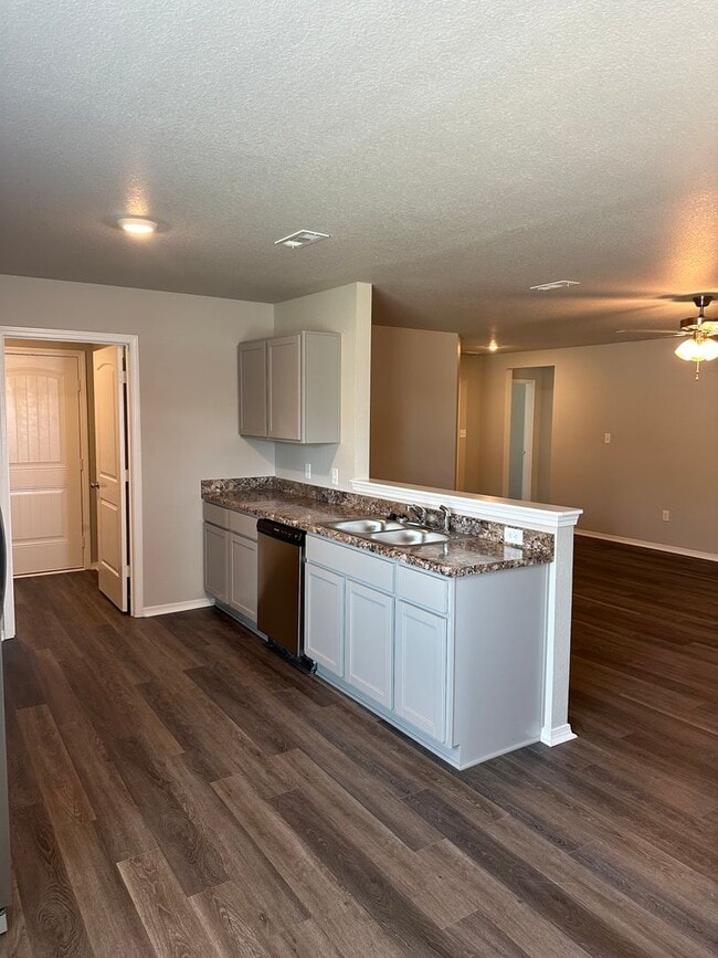 Photo - 203 Logan Dr