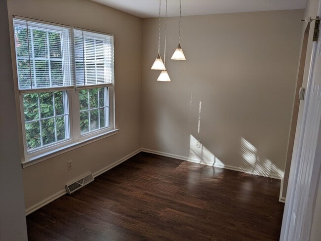 Photo - 891 Sturbridge Ln