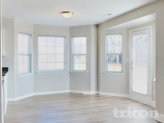 Photo - 2363 Wexford Way