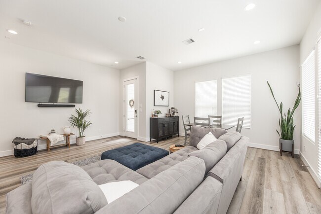 3354 Pinemont Dr