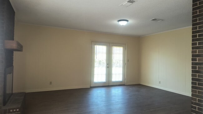 Photo - 2800 S Taft St