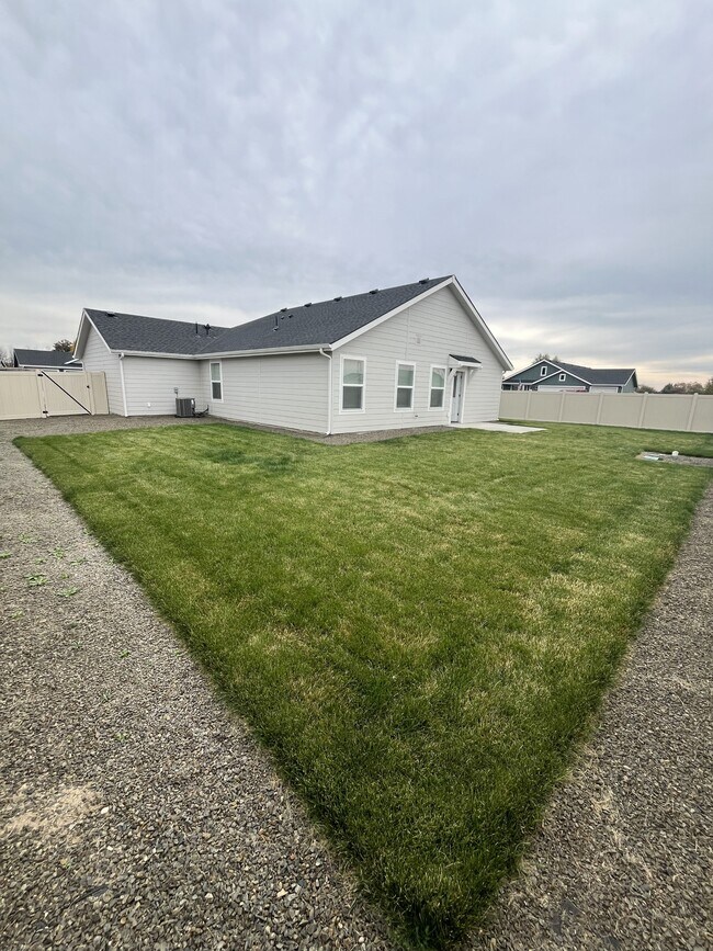 Photo - 329 Persian Ave