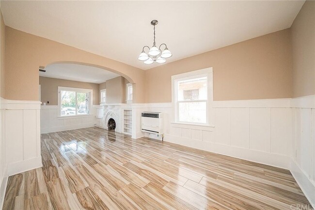 Photo - 1207 E 55th St