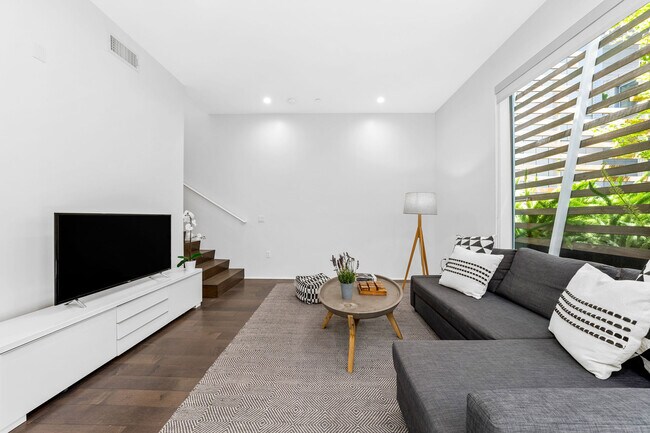 Photo - 935 N San Vicente Blvd Unit 3