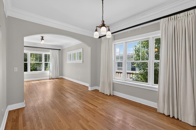 Photo - 212 9th Ave NW