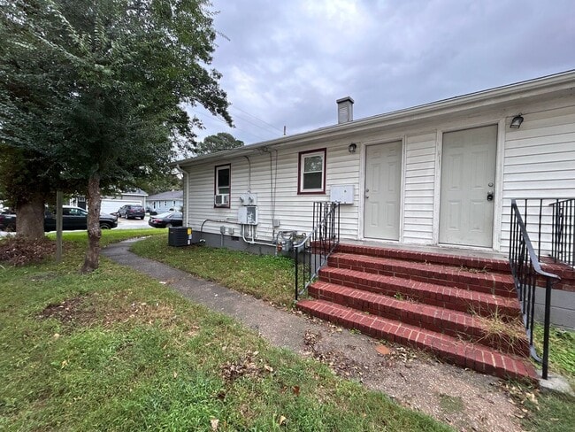 Building Photo - 1228 Commerce Ave Unit 1228 Commerce Ave #B
