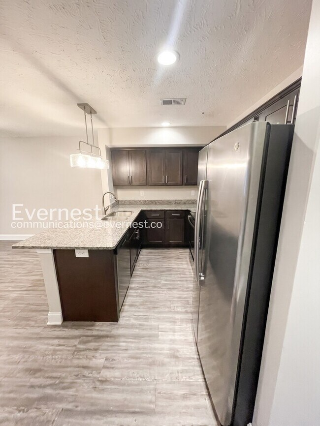 Photo - 1000 Henry Pl Blvd