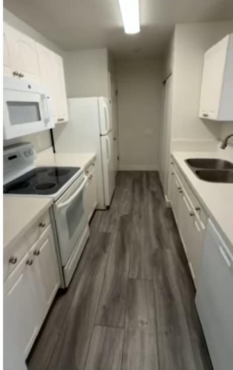 Building Photo - 2035 S Elm St Unit 244