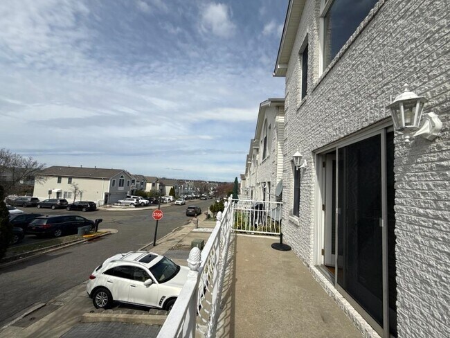 Photo - 318 Linden Ave Unit 1