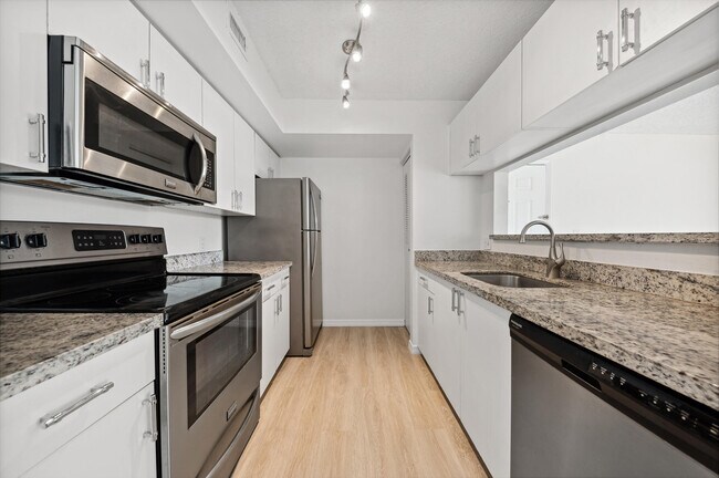 Photo - 117 Yacht Club Way Unidad 205 Rental