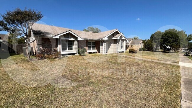 Photo - 1517 Yorkshire Dr