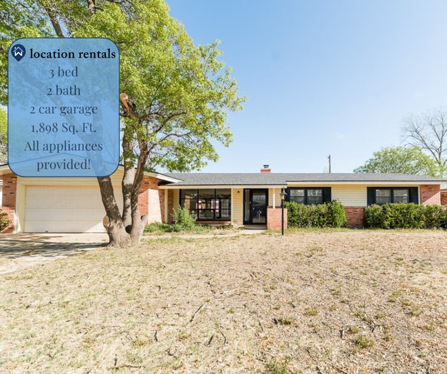 Building Photo - Spacious 3/2 with 2 Living Areas!