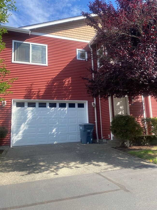 Building Photo - No Mower Needed! Great Townhome In A Beaut...