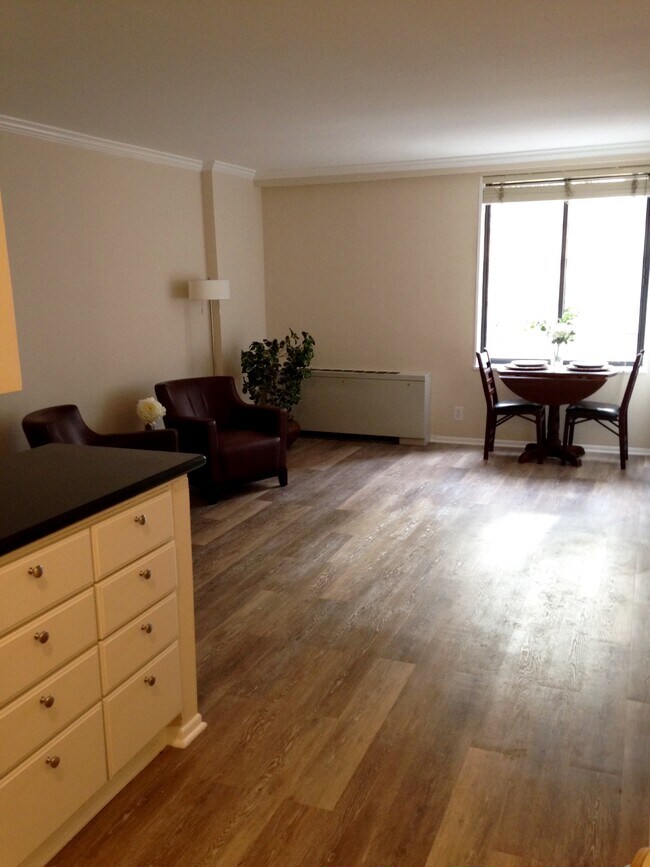 Photo - 1420 N St NW Unit 302