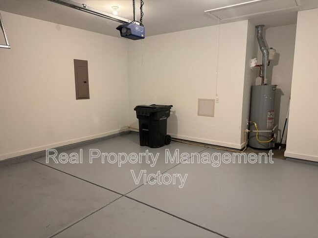 Photo - 2004 Kensington Ct