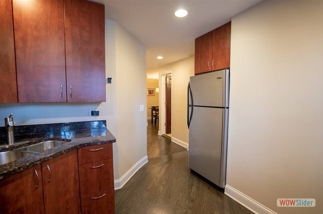2104 W Roscoe St Unit 2F