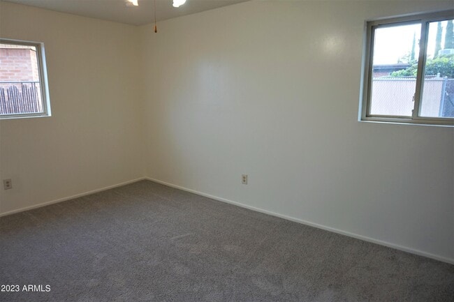 Photo - 296 Kings Way