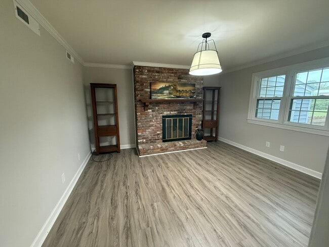 Photo - 2232 Nash Pl N