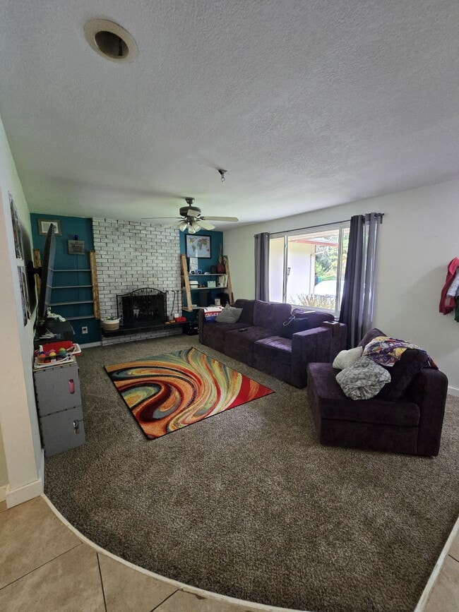 Photo - 3629 Surrey Dr NE
