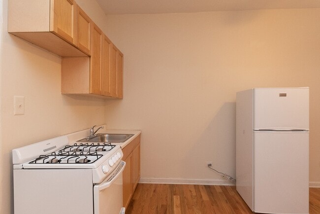 Photo - 1110 W George St Unit 005