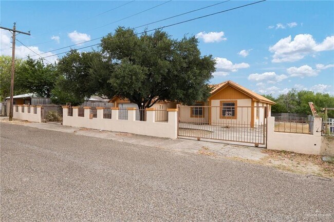 Building Photo - 20 Albacore St