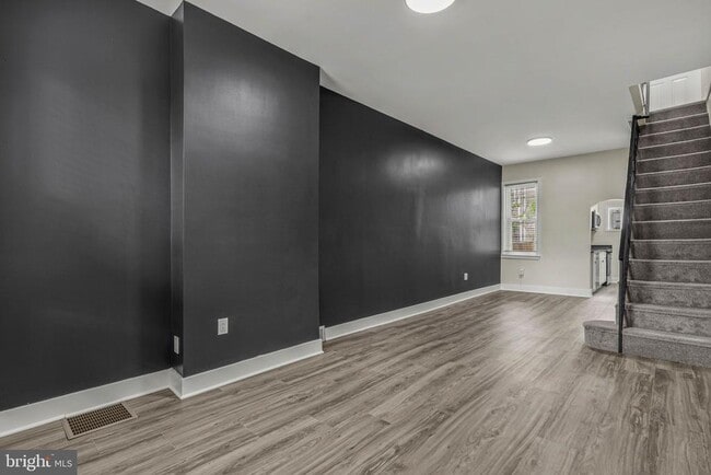 Photo - 3047 Janney St
