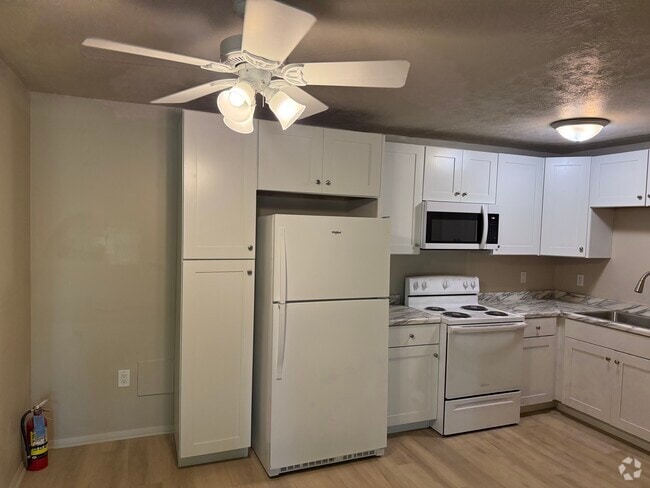Building Photo - 23881 David Dr Rental