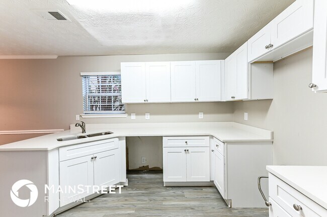 Photo - 2520 Lake Royale Dr