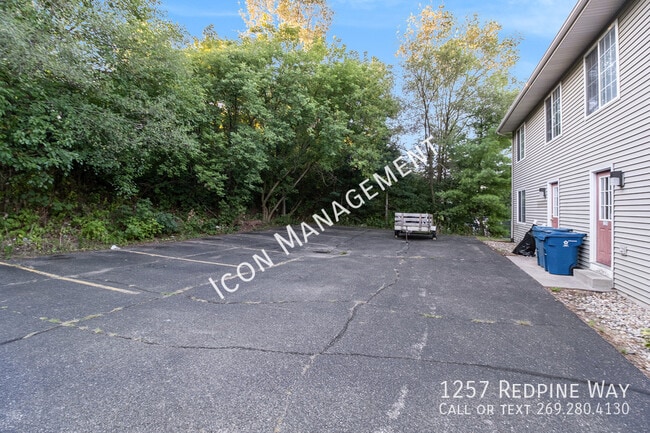 Photo - 1257 Redpine Way