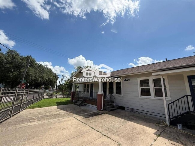 Building Photo - 201 Drennan St Rental