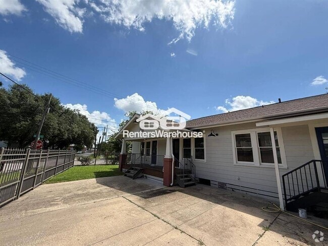 Building Photo - 201 Drennan St Rental