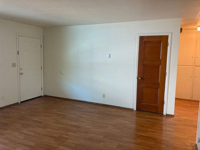 Photo - (WLO 13) Cozy 2 Bedroom, 1 Bath Just a Sto... Unidad 13