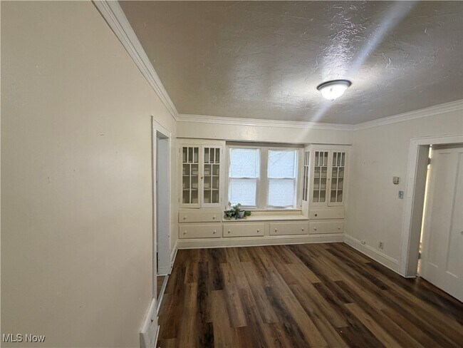 Photo - 924 Helmsdale Rd Unit 1/Down