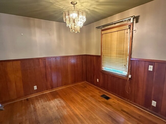 Photo - 2019 Foxdale Dr