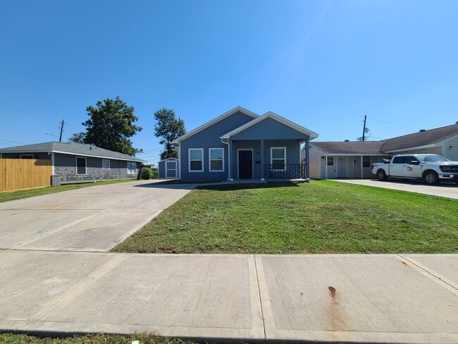 Photo - 3151 Roe Dr
