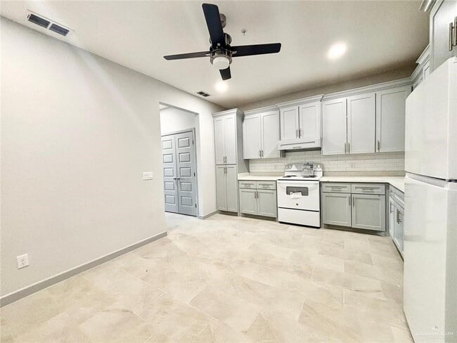 Building Photo - 8 Jay Ave Unit 9 Rental
