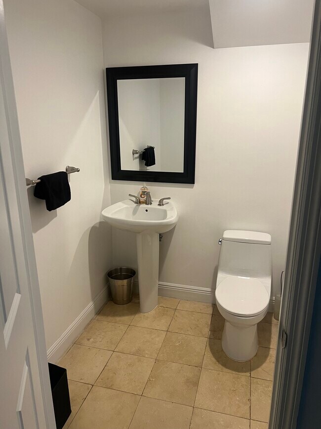 Photo - 1755 E Hallandale Beach Blvd Unit 105e